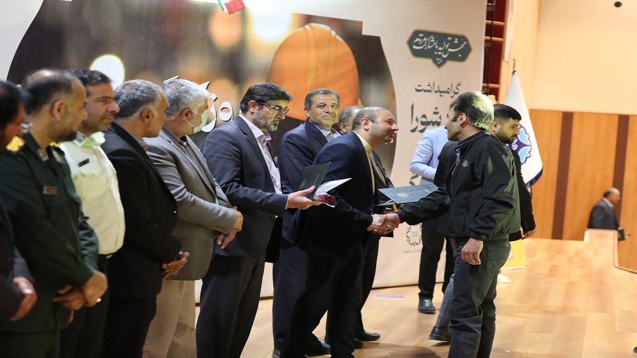 تجلیل از ۲۸ کارگر نمونه شهرداری شهرکرد + تصاویر