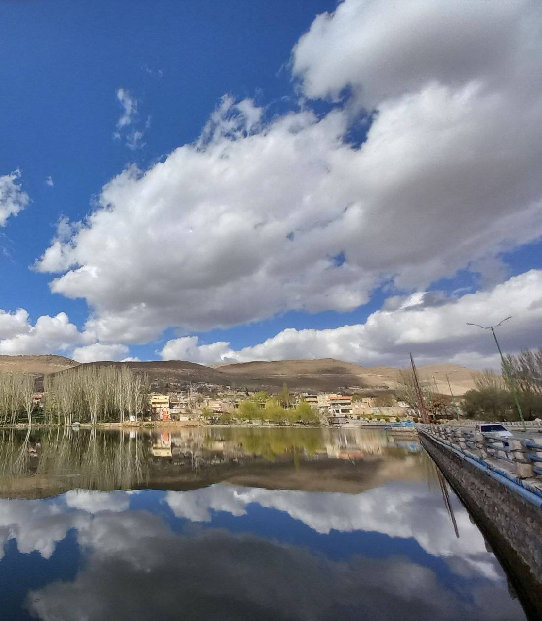 آسمان آبی دریاچه سمیرم