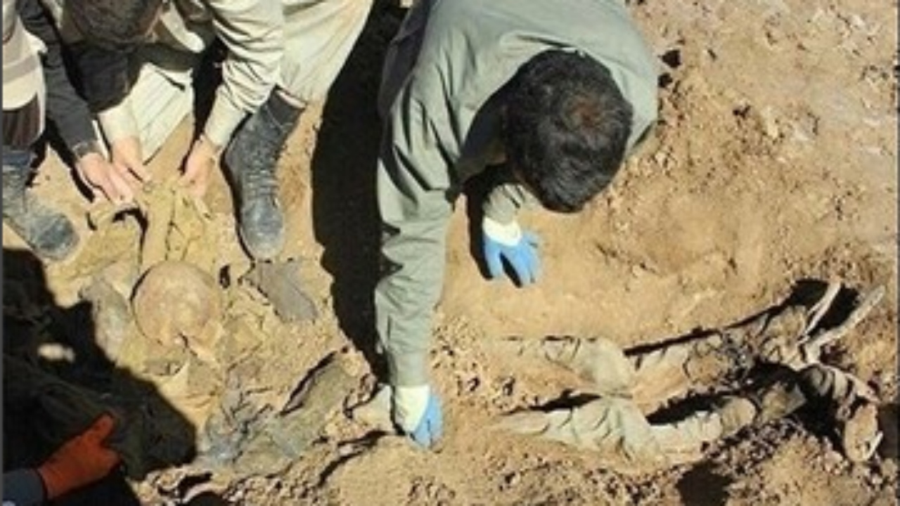 تفحص پیکر هشت شهید دفاع مقدس