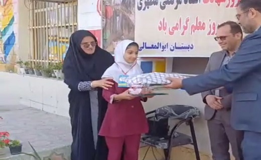 تجلیل از دانش آموز وظیفه شناس کوچصفهانی