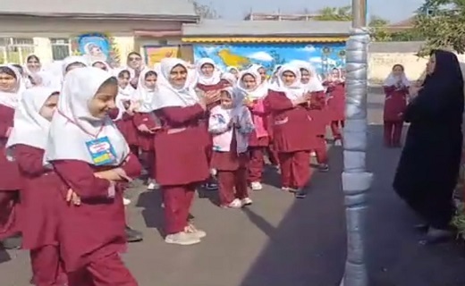 تجلیل از دانش آموز وظیفه شناس کوچصفهانی