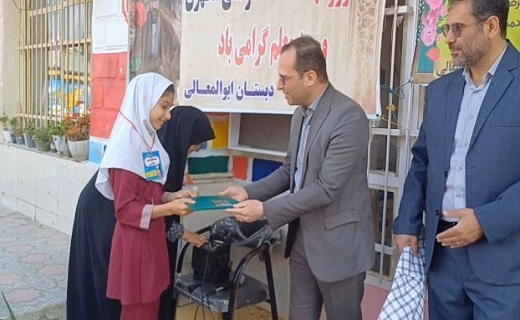 تجلیل از دانش آموز وظیفه شناس کوچصفهانی