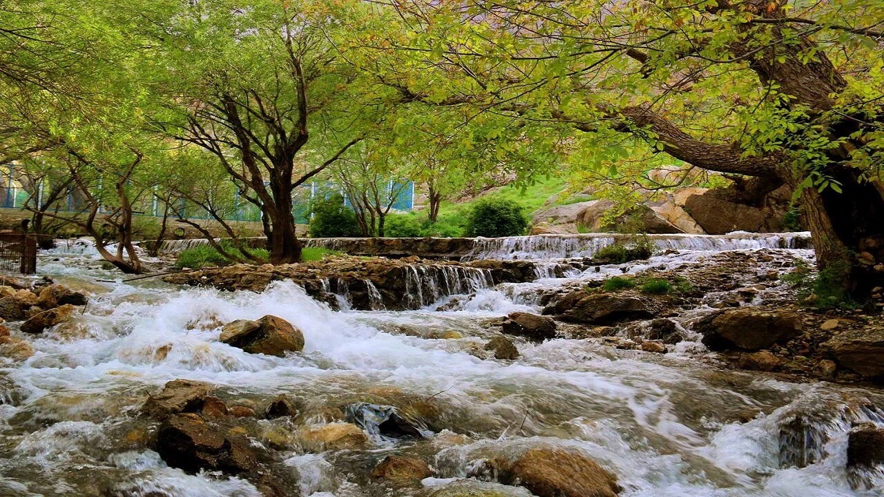 جلوه گری بهار در طبیعت سراب گیان نهاوند + فیلم