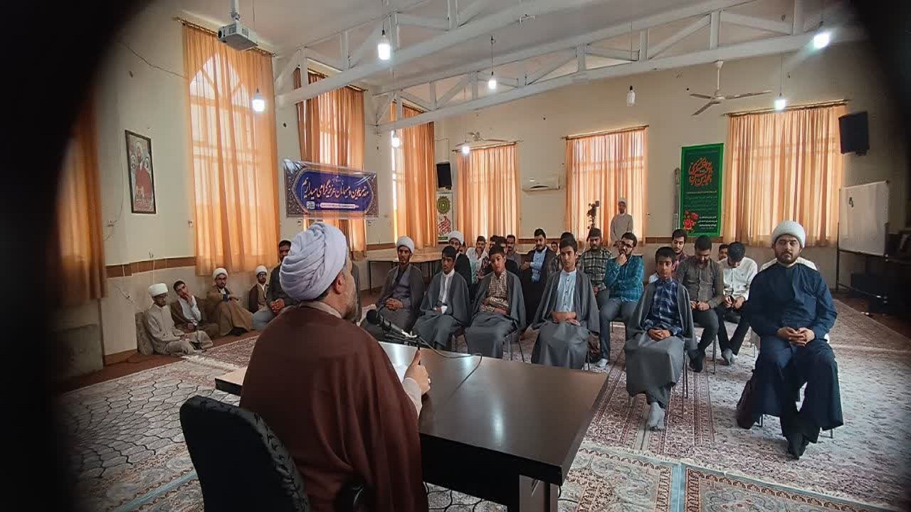 حضور اساتید مدرسه علمیه منتظریه در جمع دانش آموزان گنبدکاووس + تصاویر