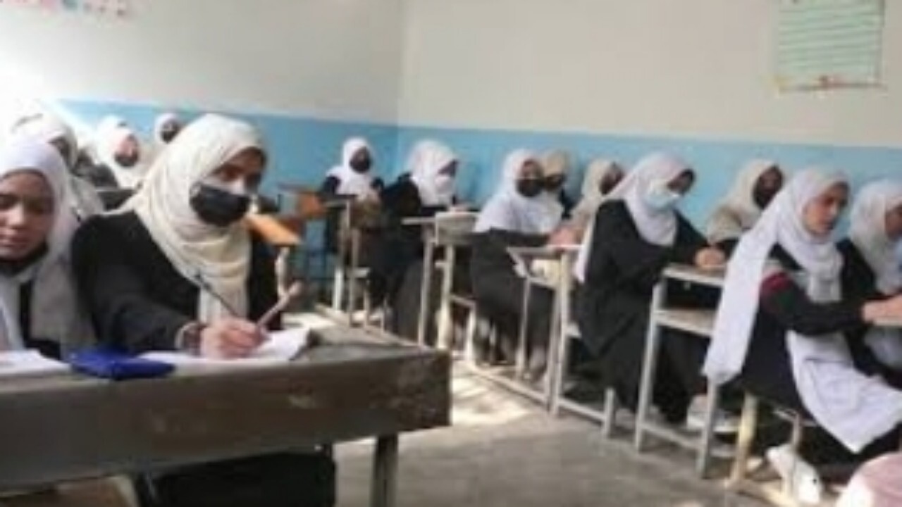 برگزاری آزمون ورود دختران به دوره مامایی در افغانستان