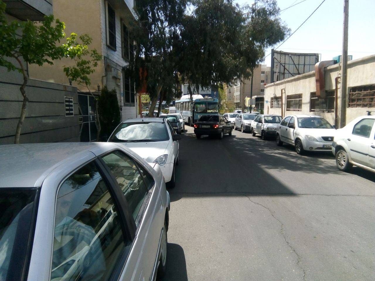 مشکلات تردد خودروها از سمت خیابان یکطرفه مشکلات تردد خودروها از سمت خیابان یکطرفه