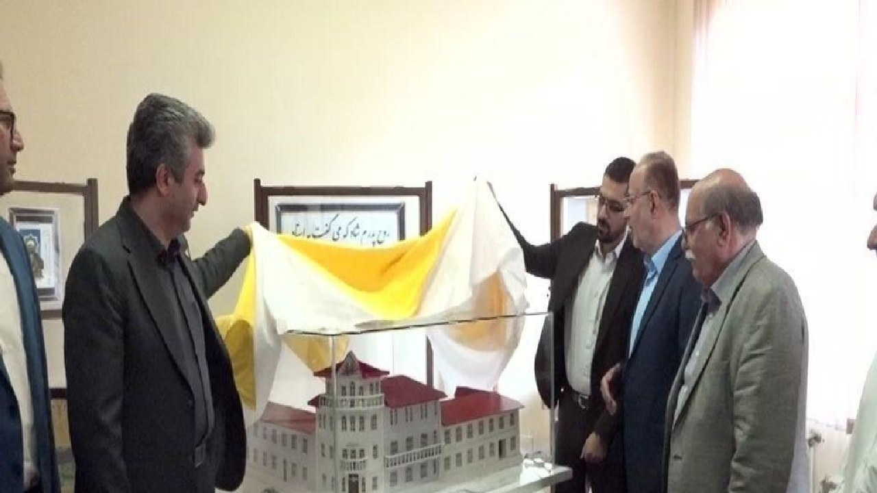 رونمایی از ماکت عمارت تاریخی پست گیلان در شهرداری رشت