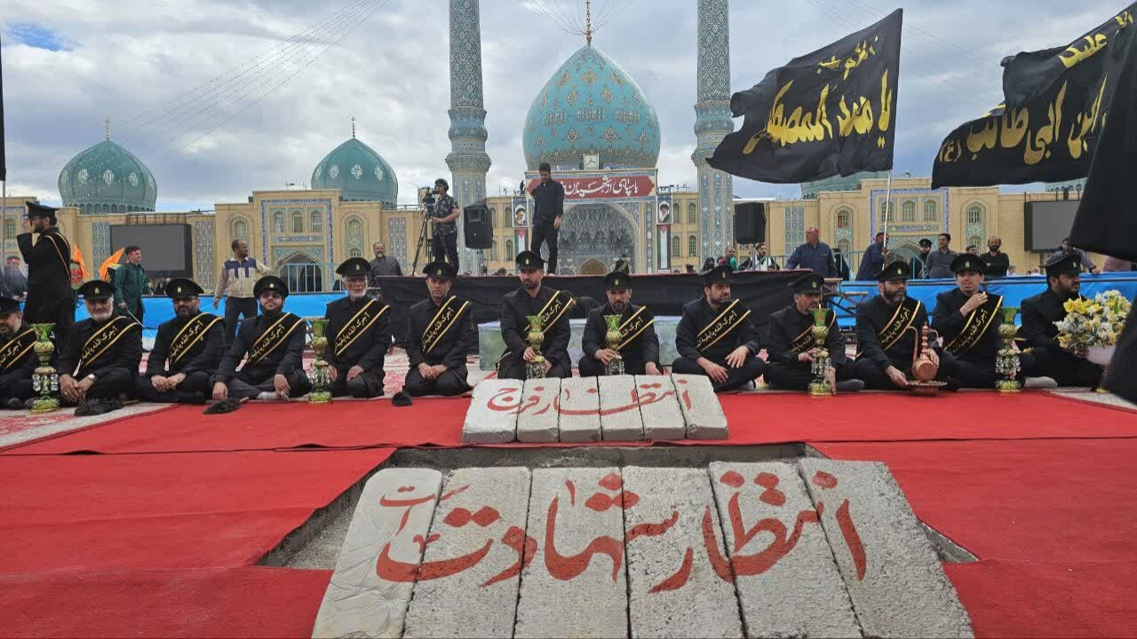 تشییع دو شهید گمنام دفاع مقدس در مسجد مقدس جمکران