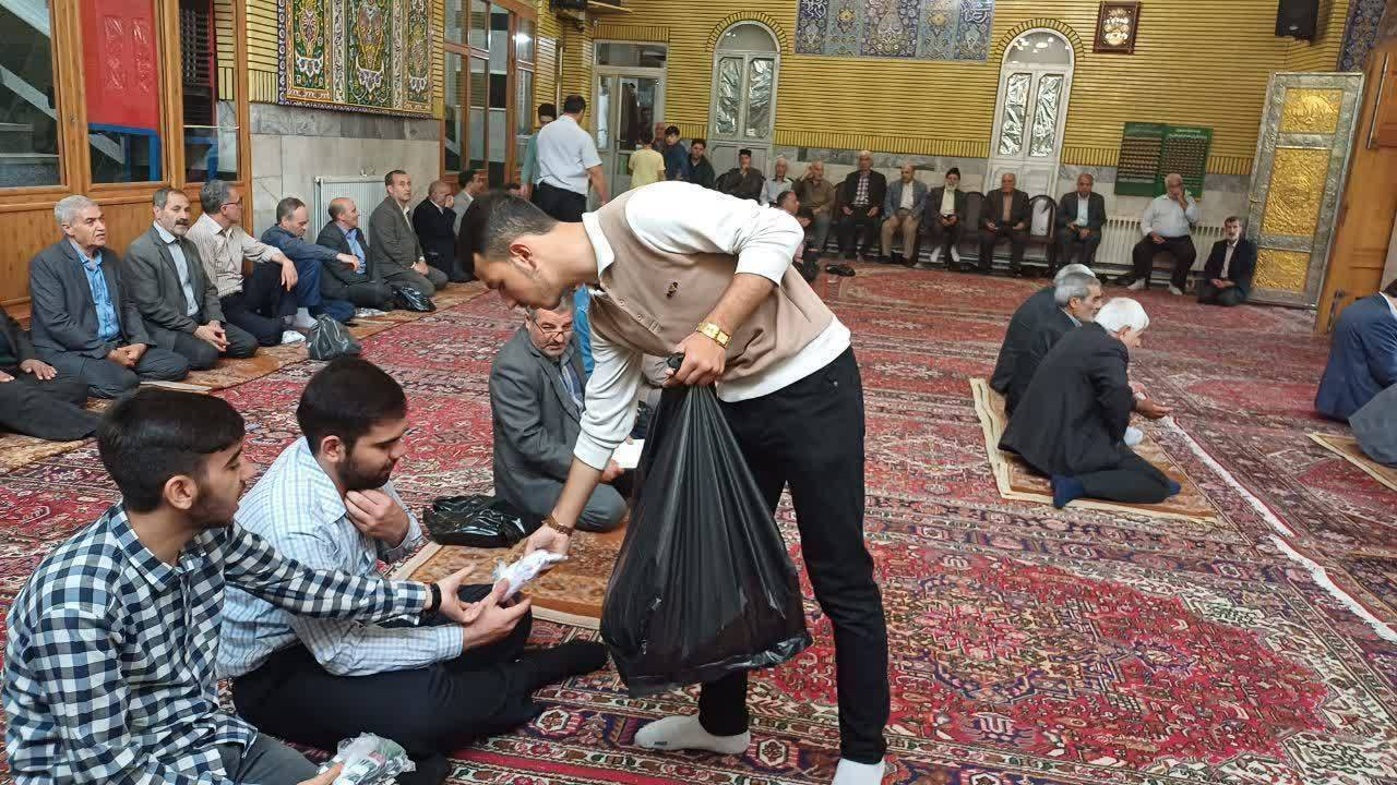 پذیرایی کردن در مراسم دعای ندبه