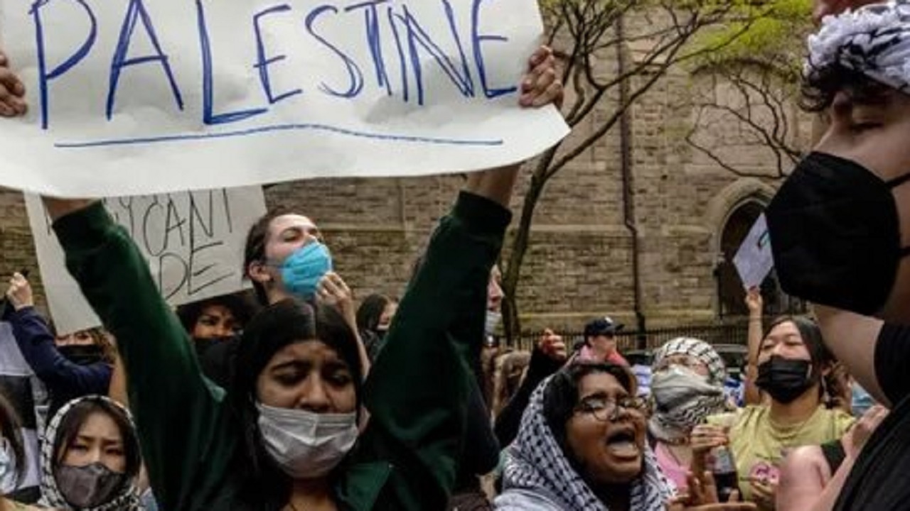 تجمع دانشجویان طرفدار فلسطین در مقابل بزرگترین دانشگاه مکزیک
