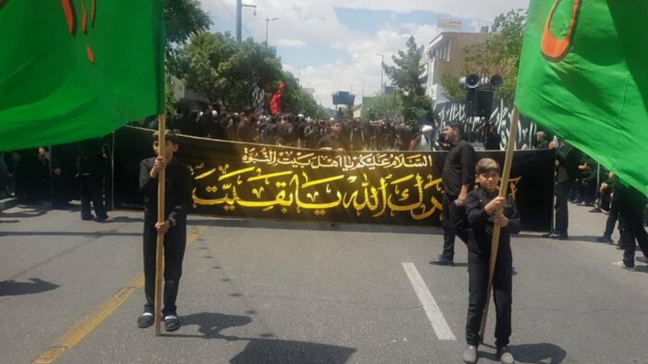 برپایی دسته عزای شهادت امام صادق (ع) با حضور آیت‌الله‌ وحید خراسانی در قم
