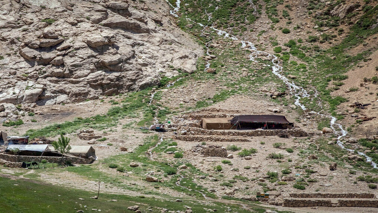 اسکان اضطراری ۲۰ خانوار در معرض خطر در روستای دماب