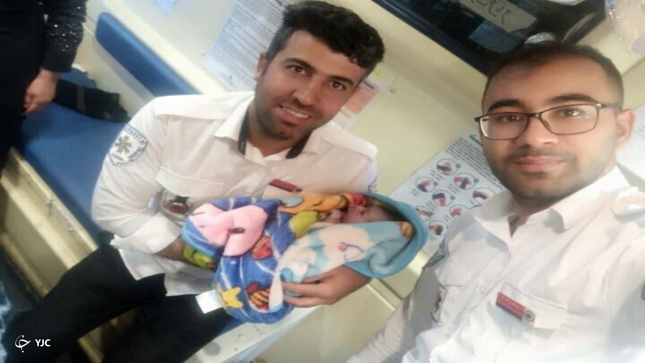 نوزادِ عجول در آمبولانس اورژانس پیرانشهر متولد شد