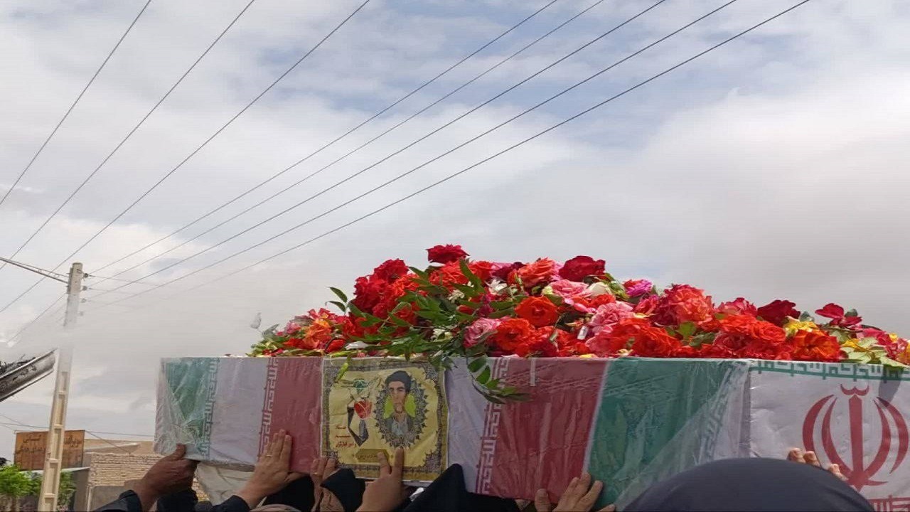 فیلمی از مراسم تشییع شهید تازه تفحص شده در روستای ده محمد