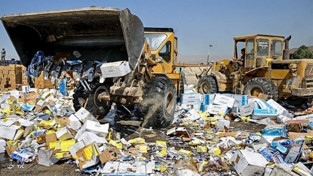 امحای ۲ تن انواع موادغذایی غیرقابل‌مصرف در میاندوآب