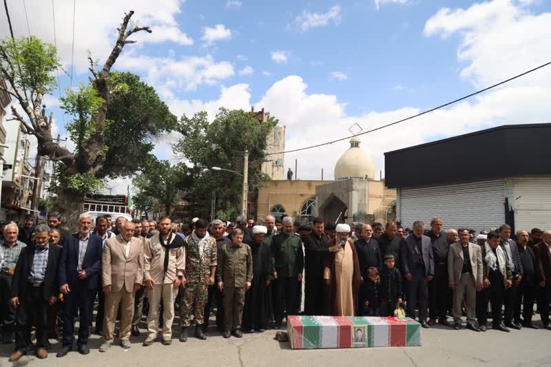 نماز بر پیکر شهید