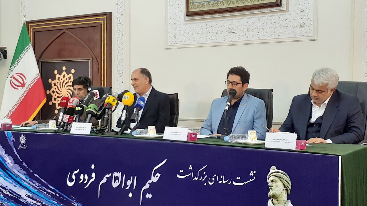 جایزه نوبل ادبی باید به فردوسی تعلق می‌گرفت