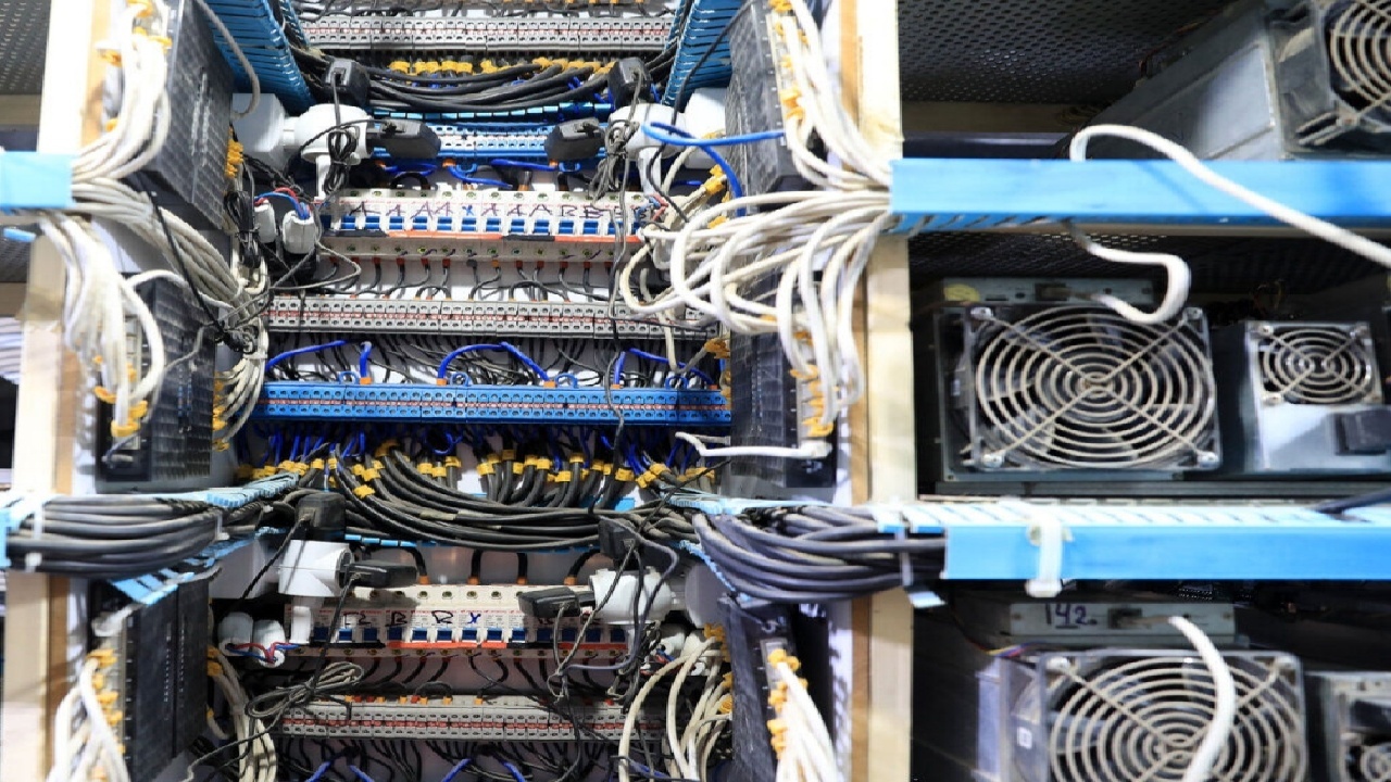 کشف بزرگترین مزرعه استخراج رمز ارز در خراسان‌شمالی