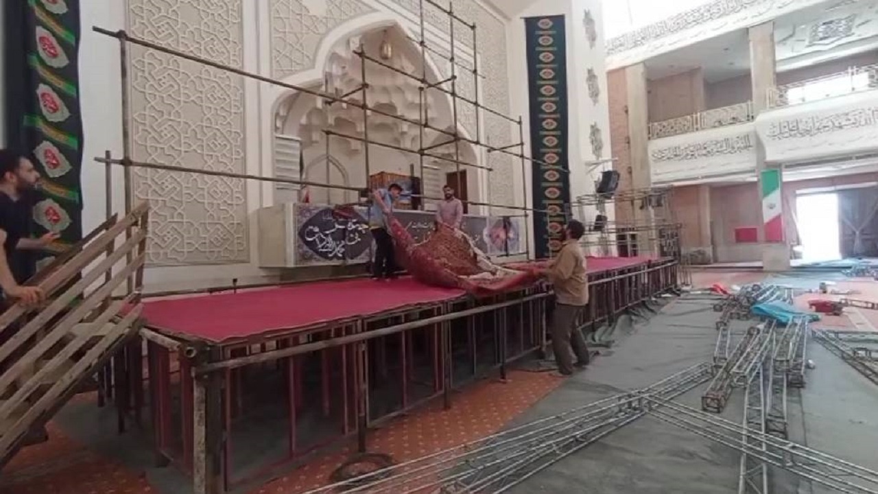 آماده‌سازی مصلای وحدت گرگان برای برگزاری یادواره شهدای گلستانی مدافع حرم و امنیت + فیلم