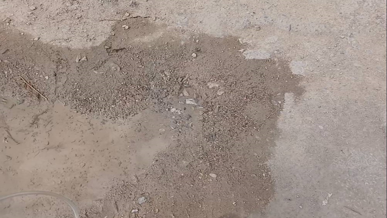 نشت آب در خیابان الزهرا شهر قوشچی از زبان شهروند خبرنگار + فیلم