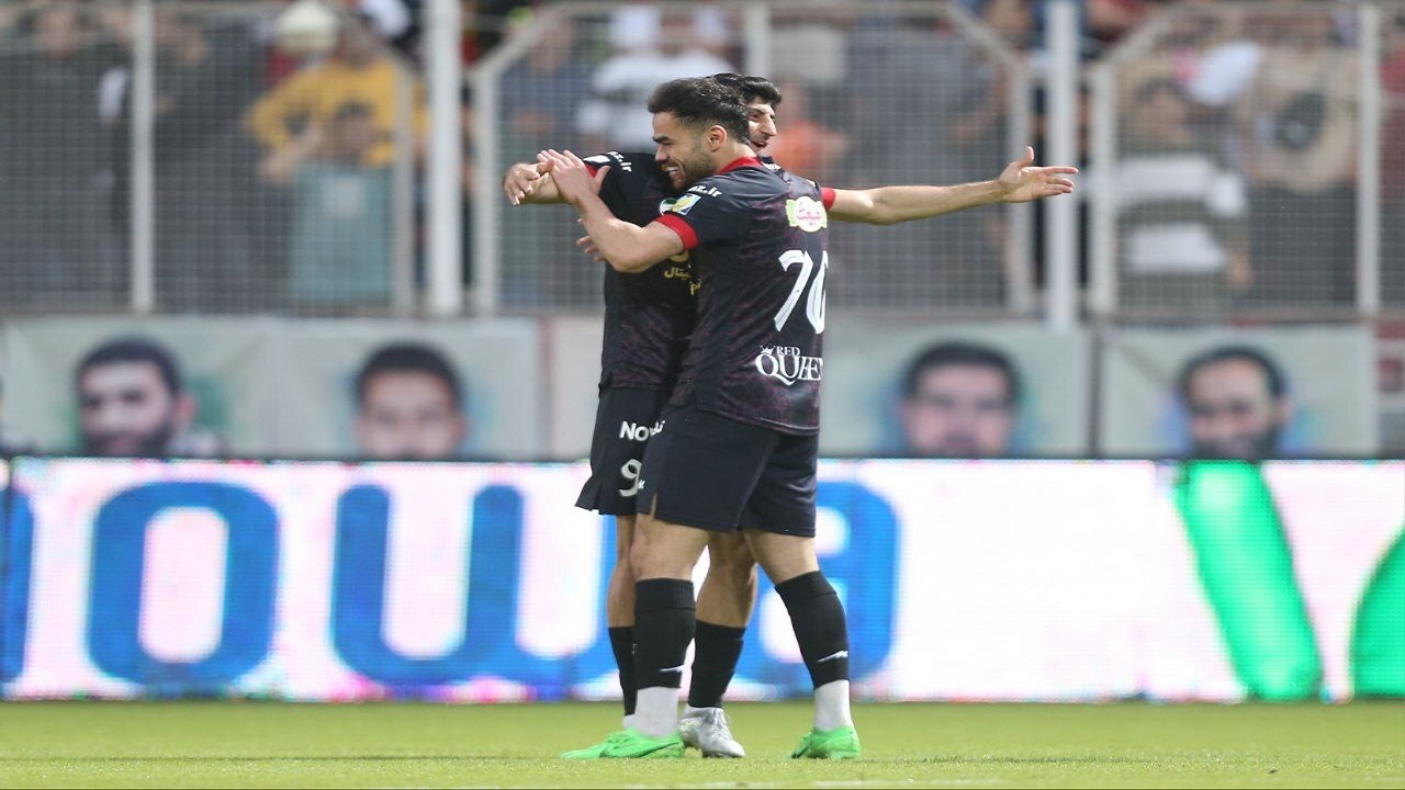 نساجی قائمشهر ۱ - ۲ پرسپولیس/ سرخپوشان ۱۰ نفره موقتا صدرنشین شدند