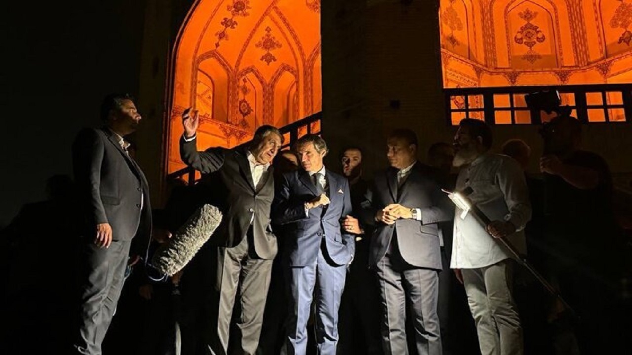 بازدید رافائل گروسی از پل خواجوی اصفهان