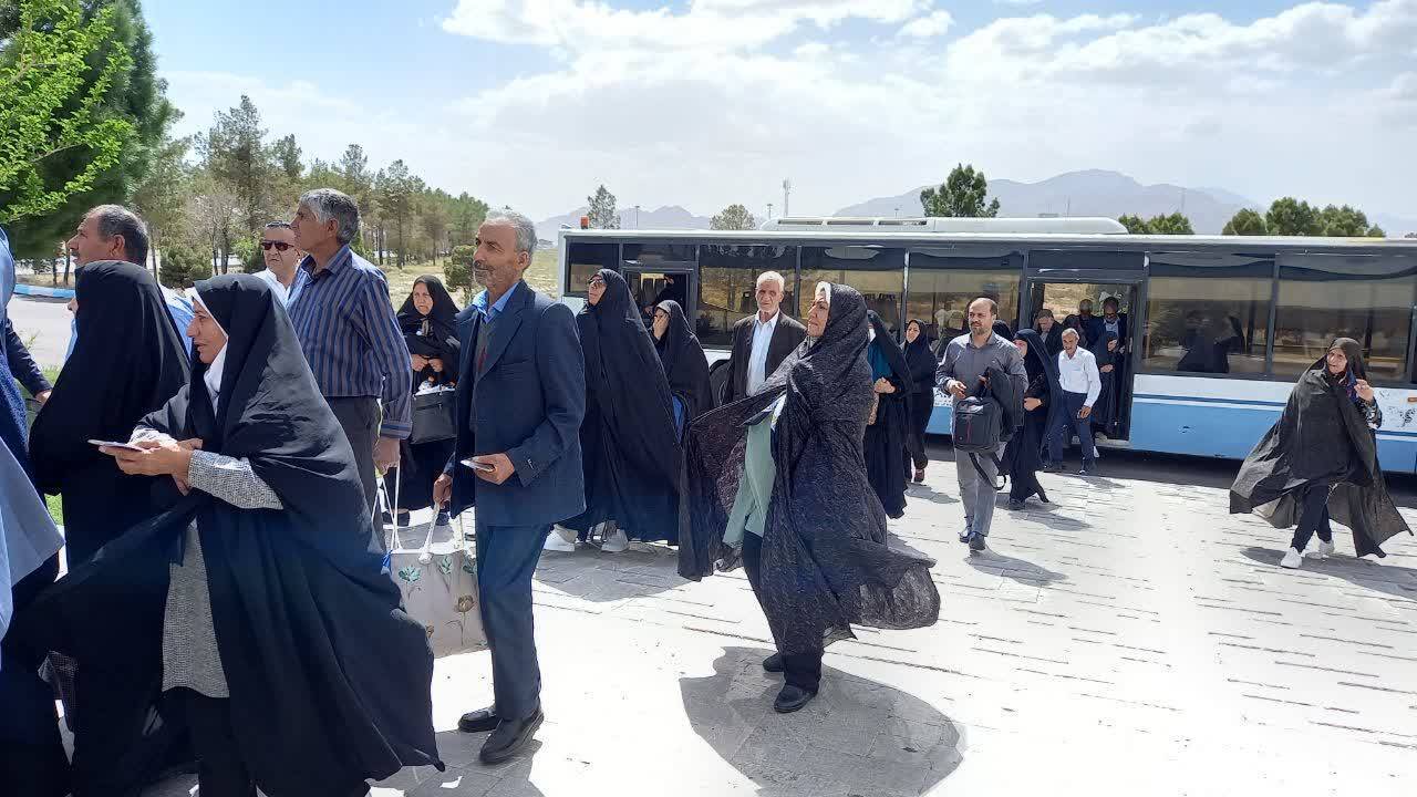 بازگشت زائران کرمانی از سرزمین وحی + تصاویر
