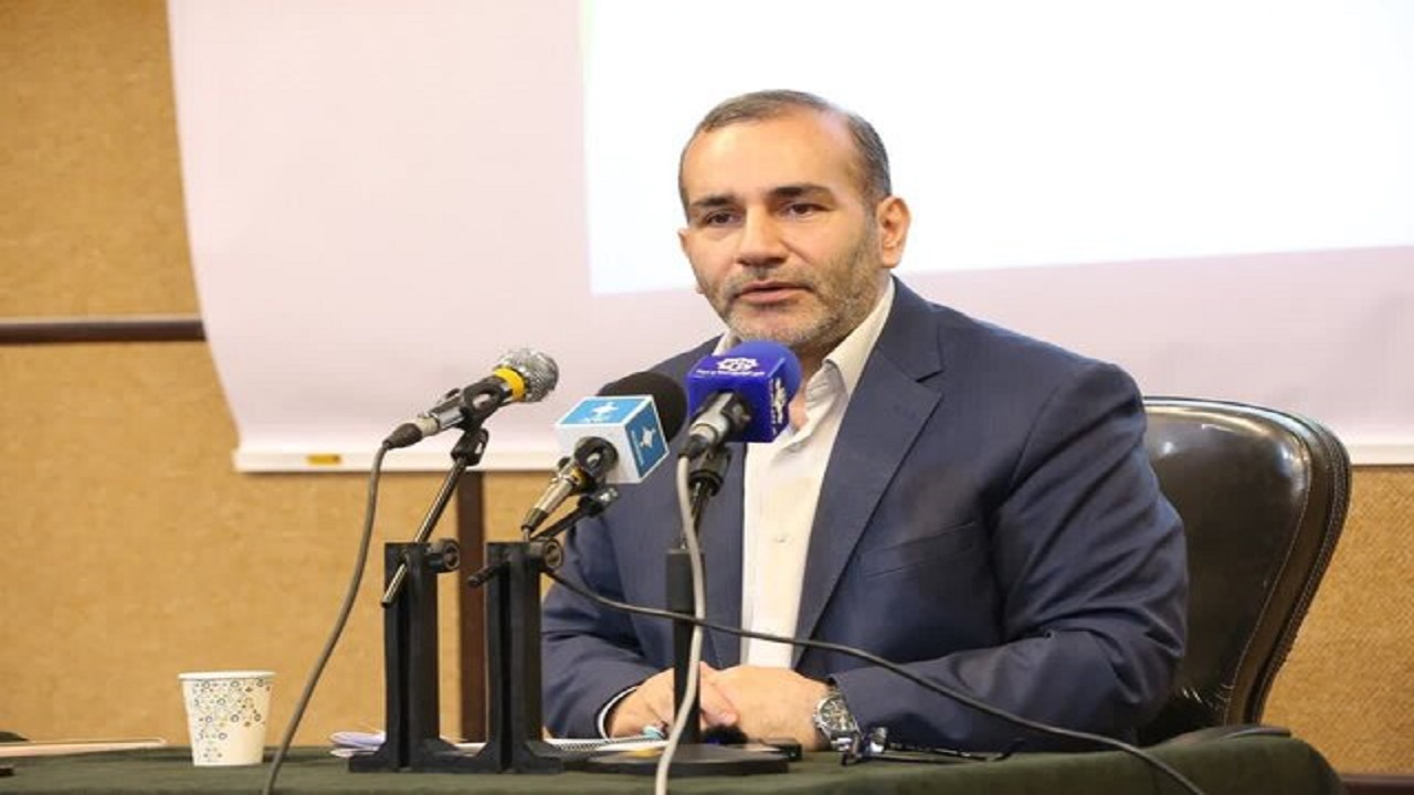 معلم‌ها باید با تحولات روز آشنا باشند