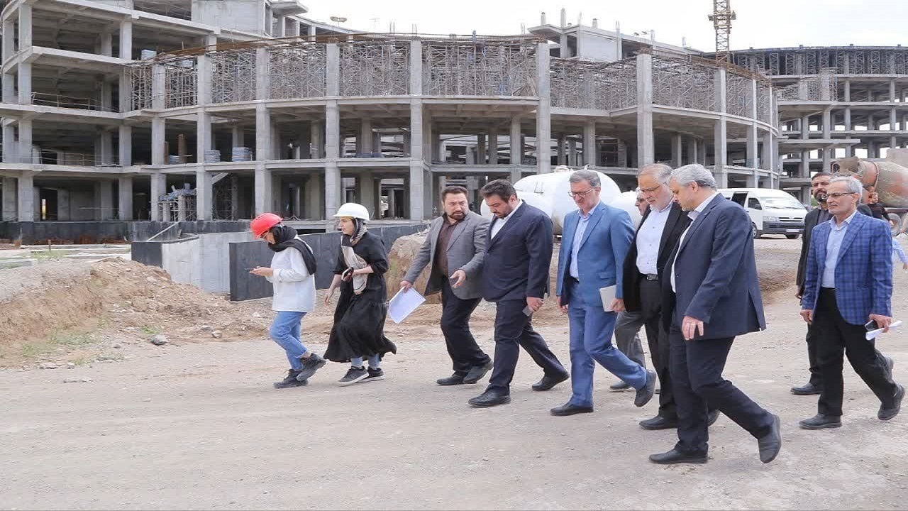 بازدید استاندار قزوین از پروژه در حال احداث بیمارستان ۷۰۰ تختخوابی