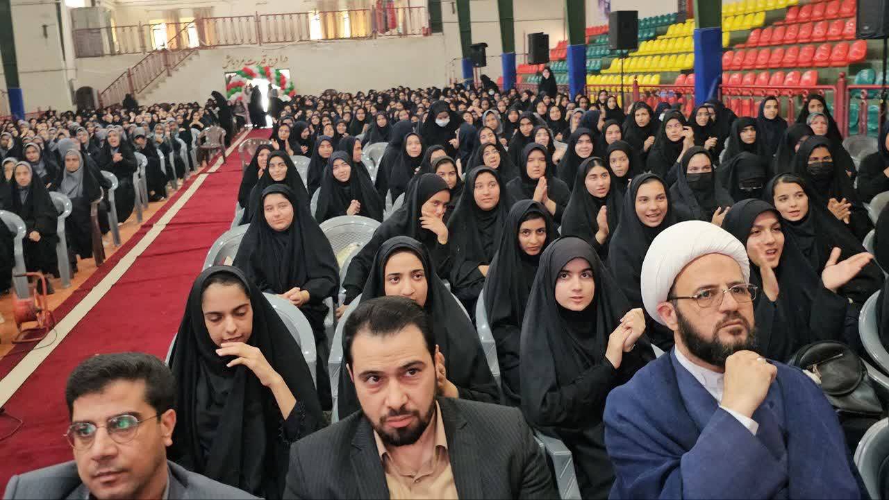 جشن ۲ هزار نفری دختران در زرند
