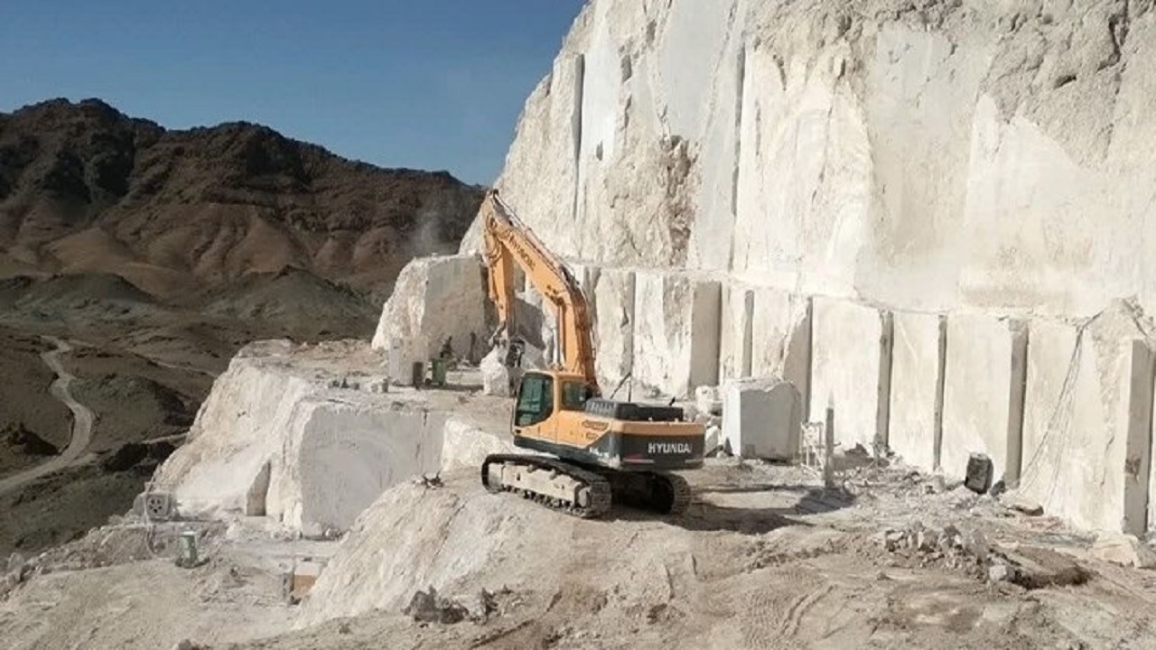 رشد ۵۳ درصدی اخذ حقوق دولتی در کردستان