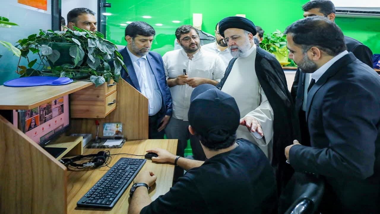 بازدید رئیس‌جمهور از پارک علم و فناوری استان قم