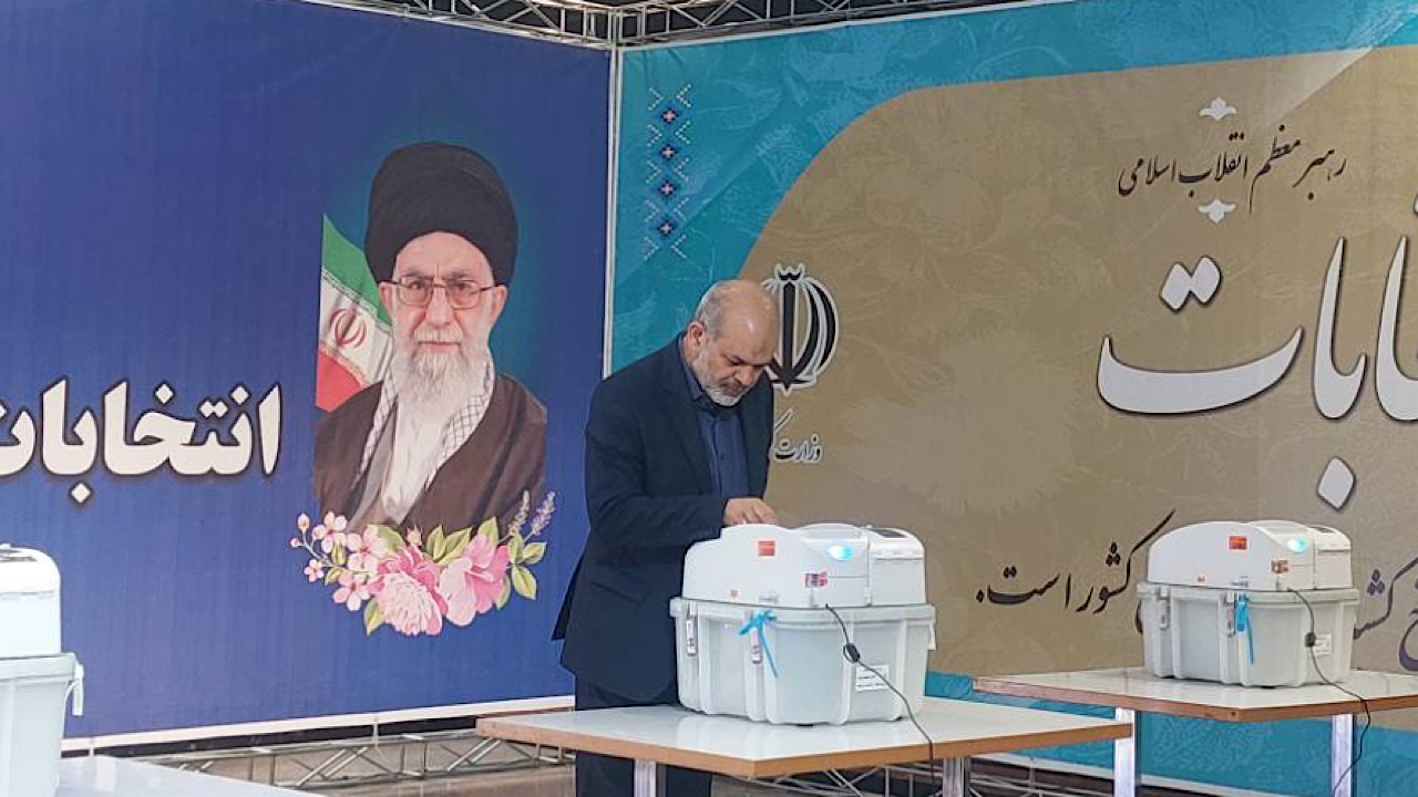 وزیر کشور رای خود را ثبت کرد