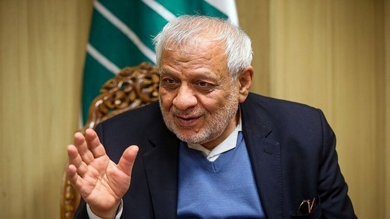 مانند آمریکا مردم را با کارت الکترا مجبور به رای دادن نمیکنیم