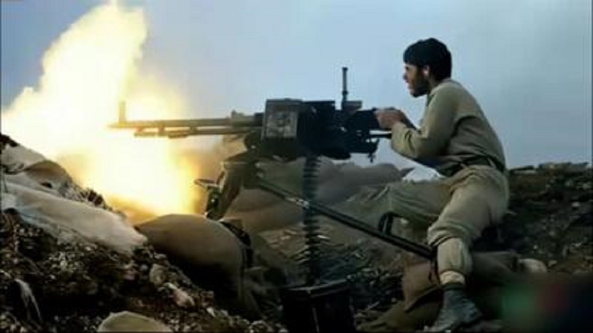 معلم فداکاری که ناجی دانش آموزان شد + فیلم