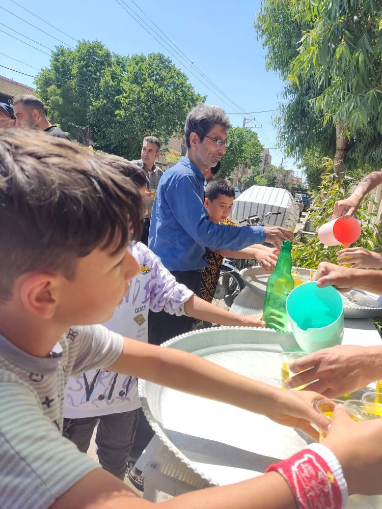 توزیع شربت نذری