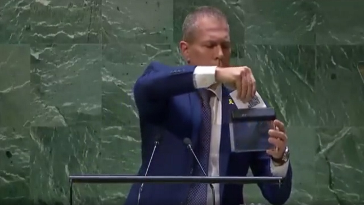 عصبانیت و اقدام توهین‌آمیز نماینده اسرائیل هنگام بررسی قطعنامه عضویت فلسطین در سازمان ملل