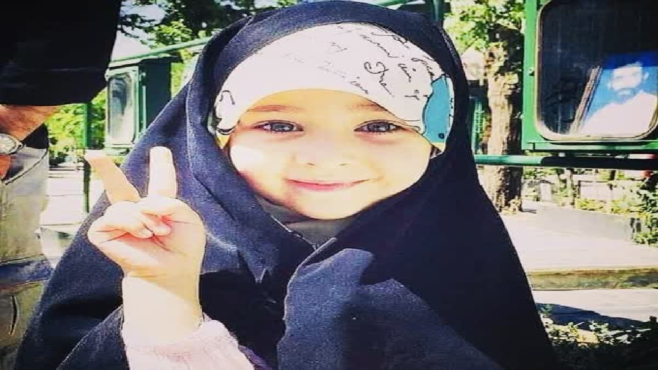 چه کنیم دخترانمان عزت نفس بالایی داشته باشند؟