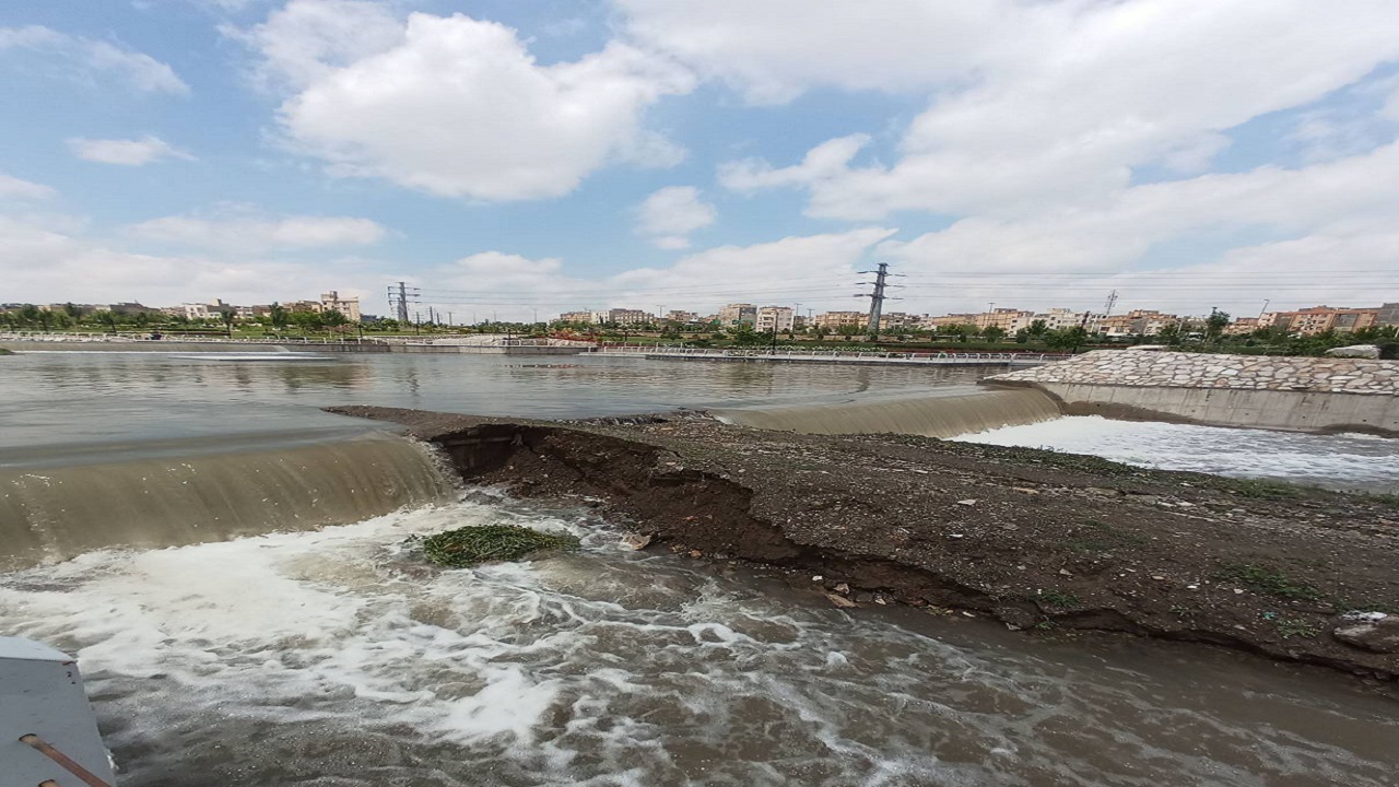 پرآب شدن رودخانه چهل بازه بر اثر سرریز شدن بند گلستان مشهد + تصاویر