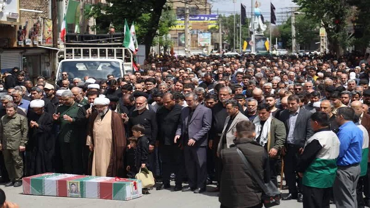 گوشه‌هایی از مراسم تشییع پیکر شهید جهانگیر بیات در ماهدشت