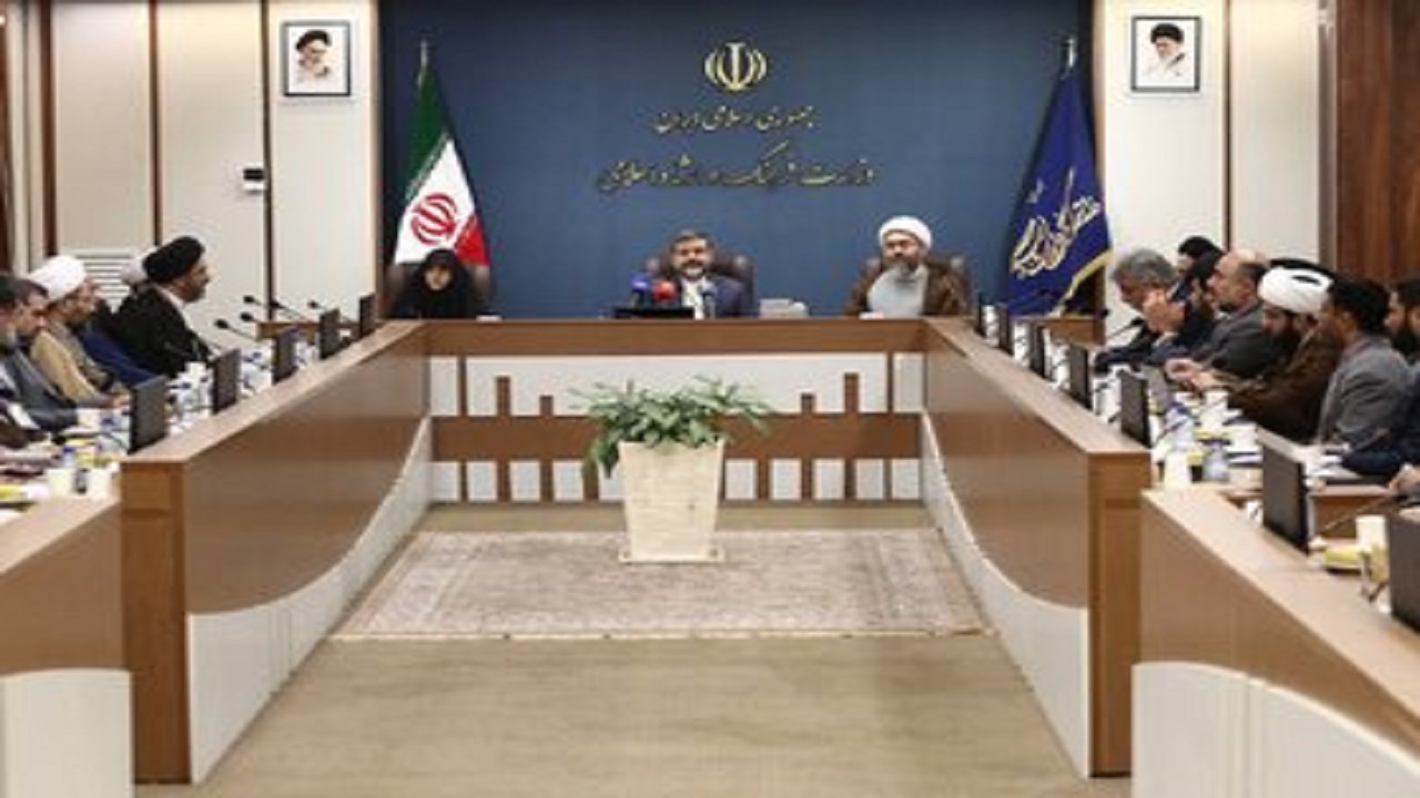 ایرانیت و اسلامیت تعارضی ندارند/ نقش هنر اصیل ایرانی در بقاع متبرکه