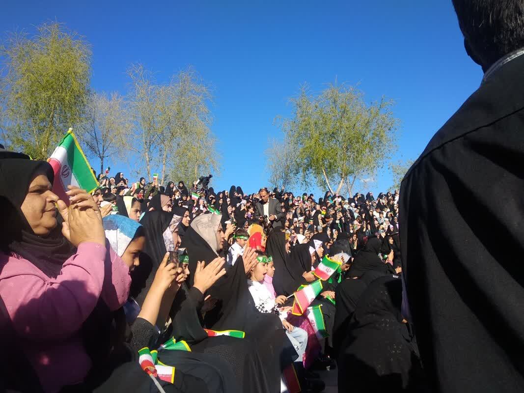 اجتماع دختران با مادران