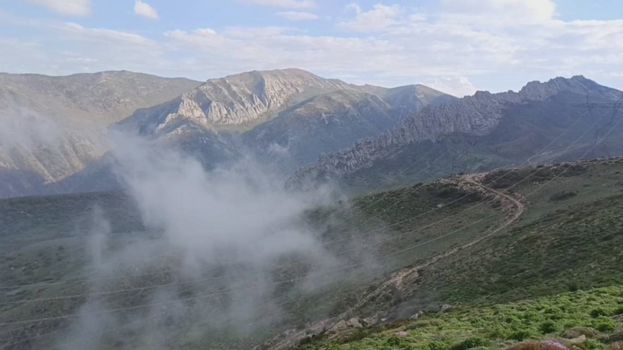هوای مه آلود ارتفاعات روستای هلی چال در آمل از لنز دوربین شهروند خبرنگار
