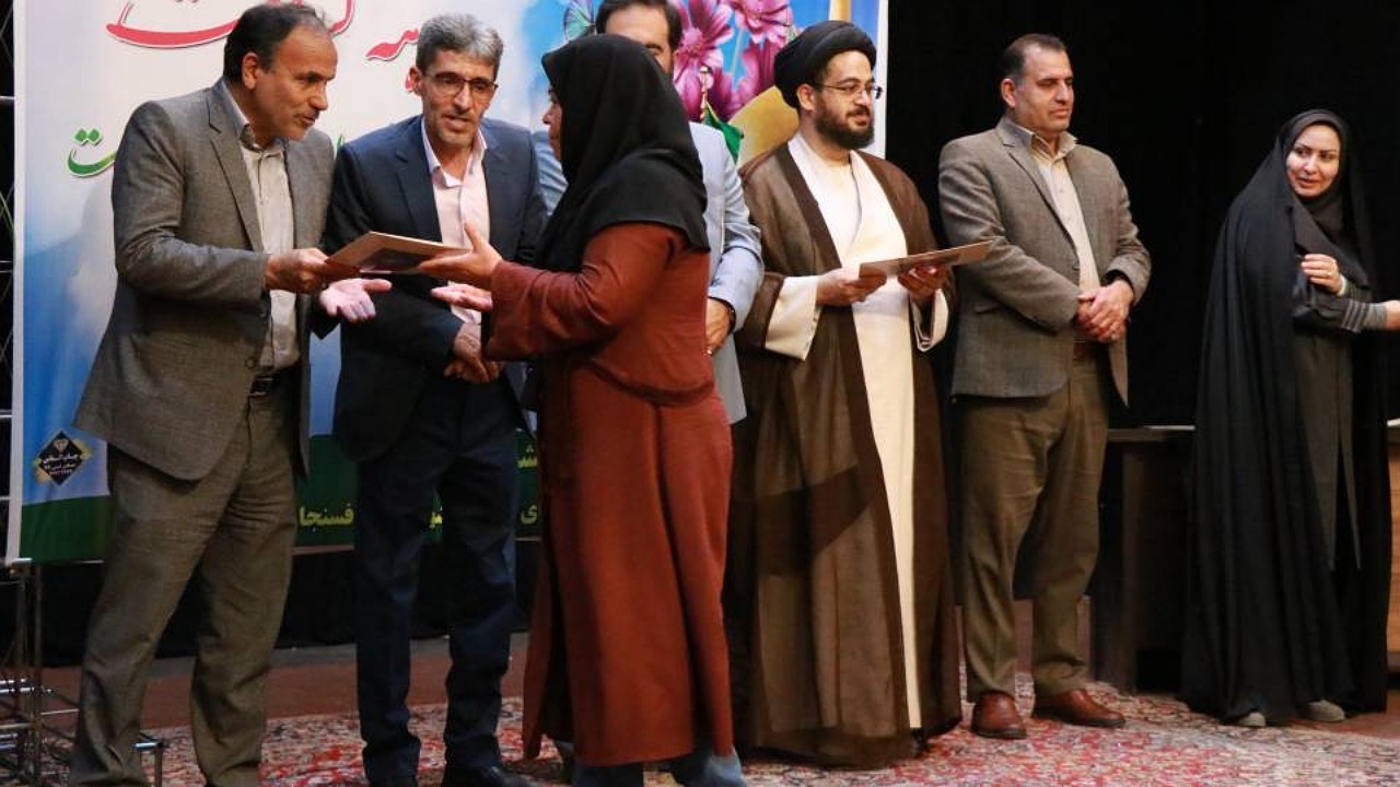 تجلیل ازبرگزیدگان مسابقات کتابخوانی رفسنجان