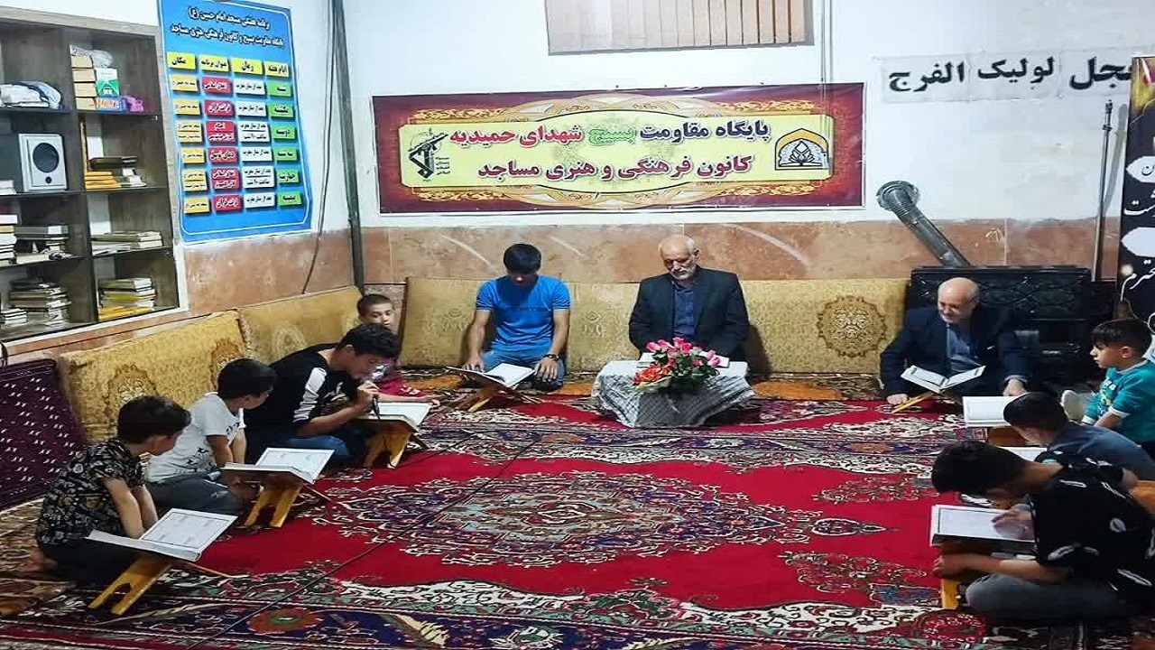 محفل انس با قرآن کریم ویژه نوجوانان بسیجی در خوی + تصاویر