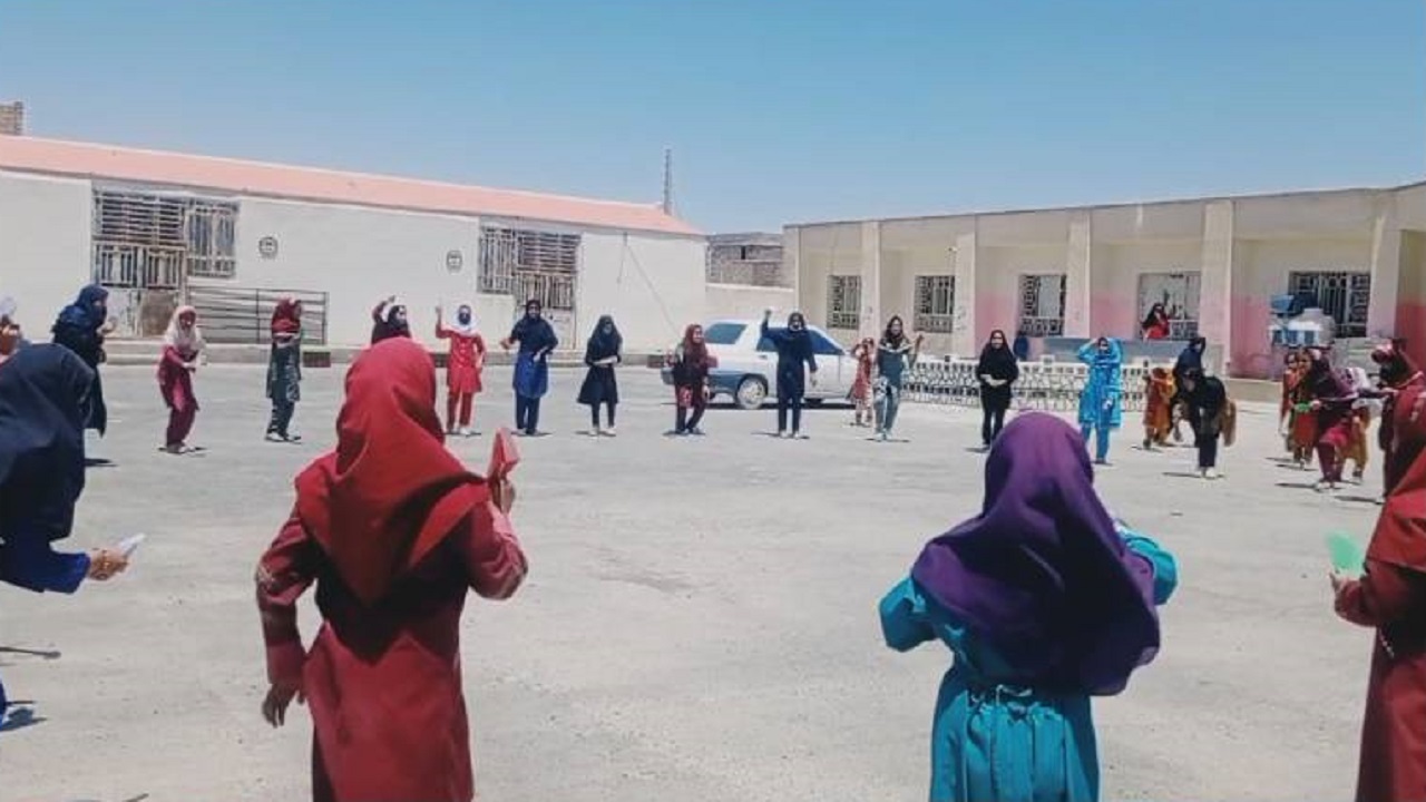 اقدام جالب معلم سراوانی برای تحقق وعده صادق + فیلم