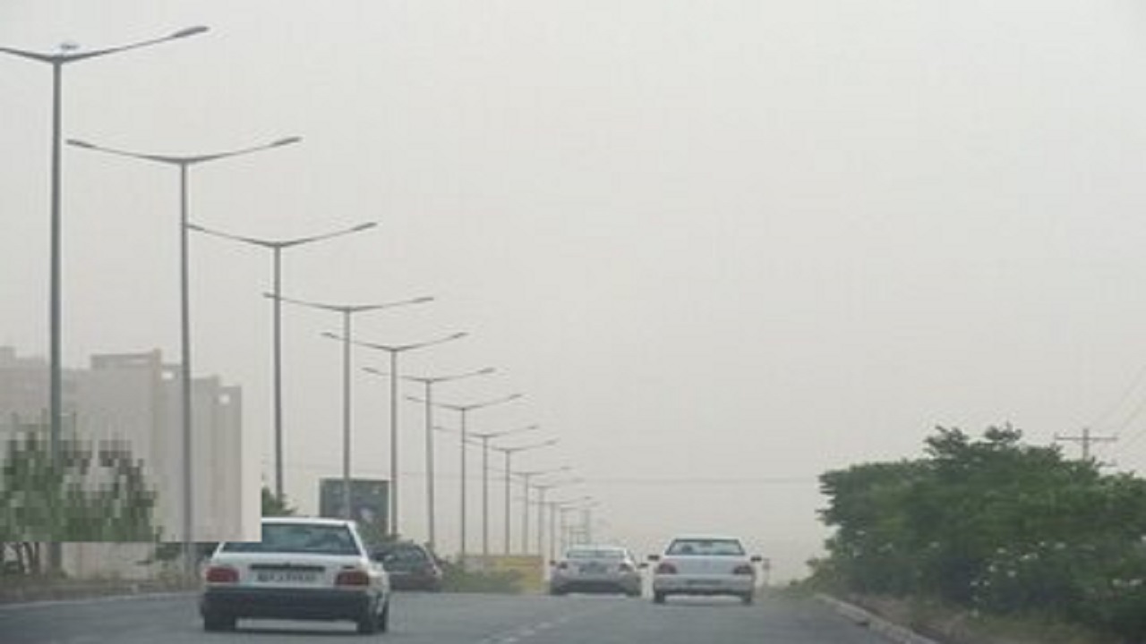 باد با سرعت ۸۰ کیلومتر بر ساعت قم را درمی‌نوردد