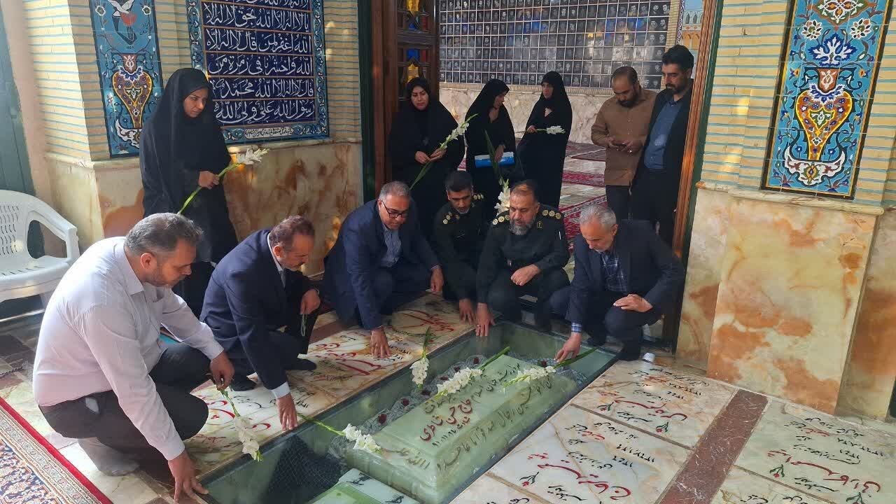 غبار روبی مزار شهدای مدافع حرم لشکر فاطمیون در سمنان