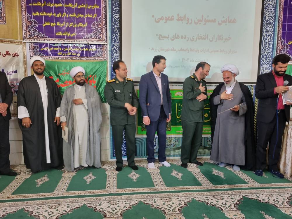 جهاد تبیین تیغ دشمن را کند می‌کند