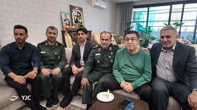 ‌عیادت فرمانده سپاه فجر از غلامحسین پیروانی‌